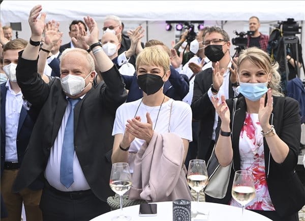 Már 10 százalék a német CDU/CSU előnye a Zöldekkel szemben