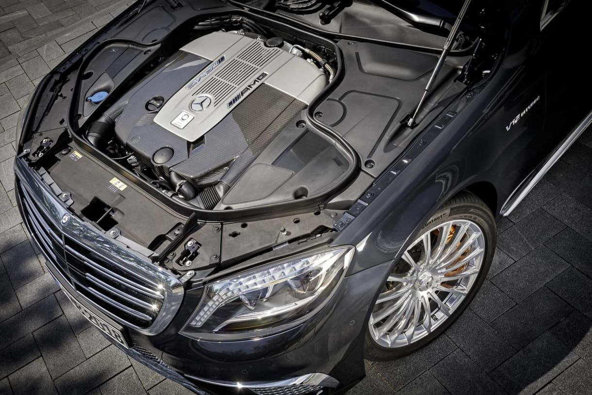 Ilyen könnyedén futja a 0-250 km/h-t az új S65 AMG