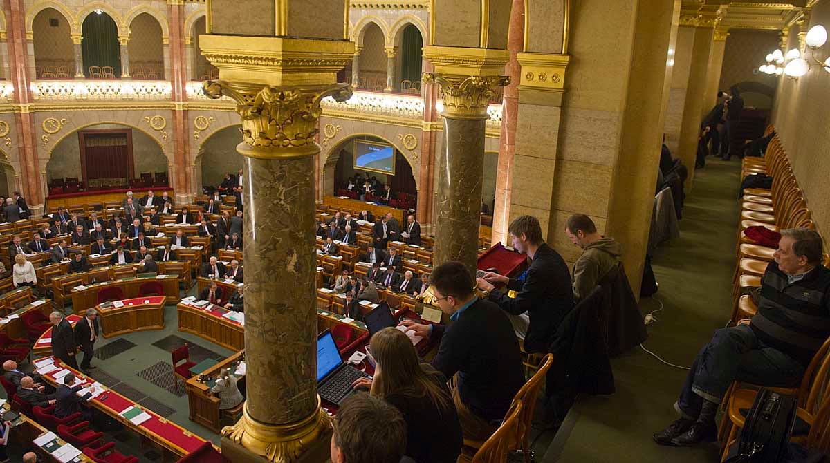 Kövér őrségéről is dönt ma a parlament