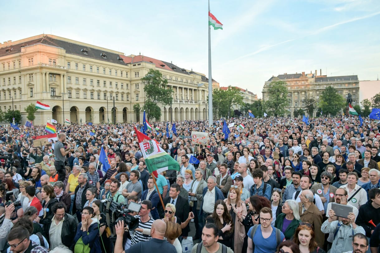 Készül a gigatüntetés: Orbán beint vagy beijed?