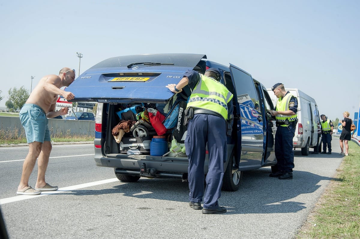 Internetes hirdetésben kerestek sofőröket a csempészek