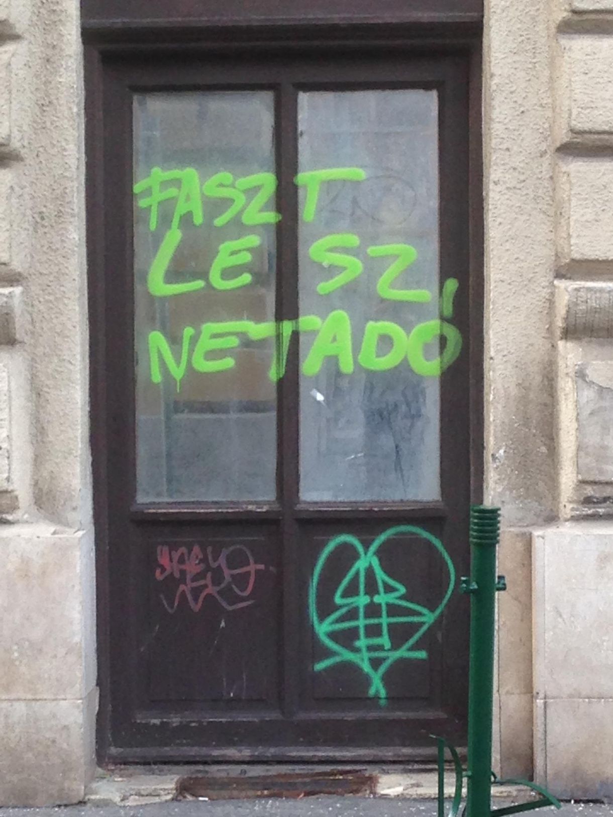 Spontán ünnep a netadó visszavonása miatt