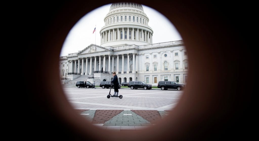 900 milliárd dolláros segélycsomagról állapodott meg az amerikai kongresszus