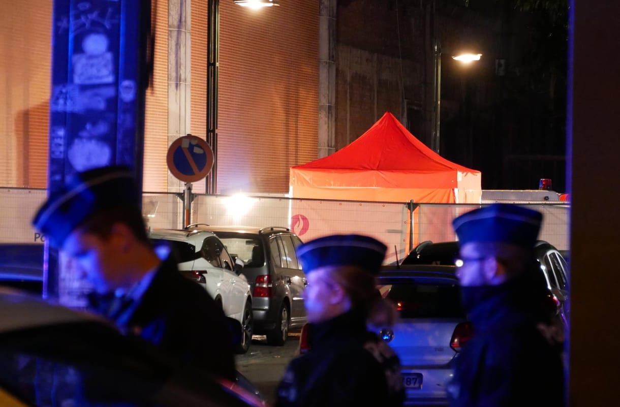 Előre szólhatott a brüsszeli rendőrökre késsel támadó férfi, hogy mit fog tenni, mégis elengedték