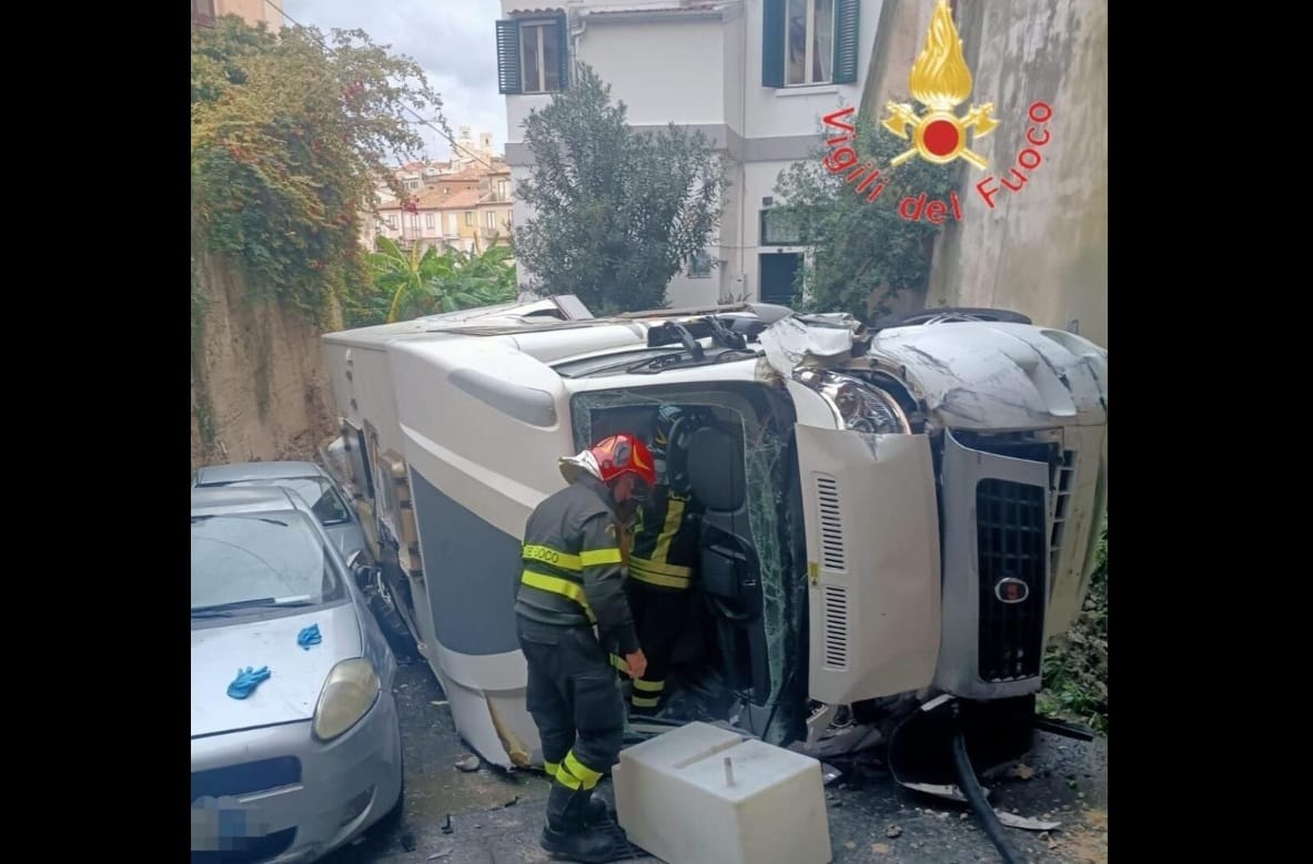 Lakóbusszal zuhant a mélybe egy magyar férfi Olaszországban