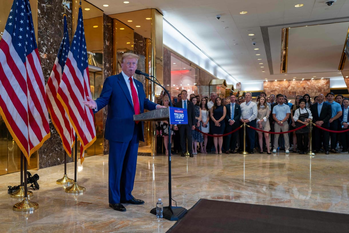 Bosszúra éhesen folytatja a kampányát a bűnösnek kimondott Trump