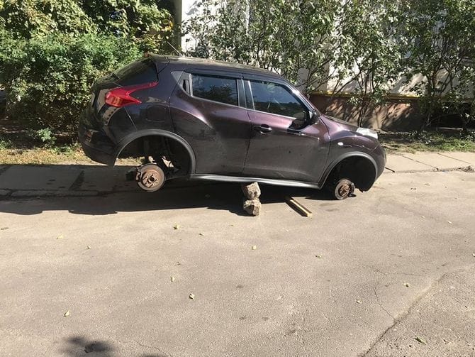 Van, ahol még mindig nagy divat az ilyen feltéglázós keréklopás