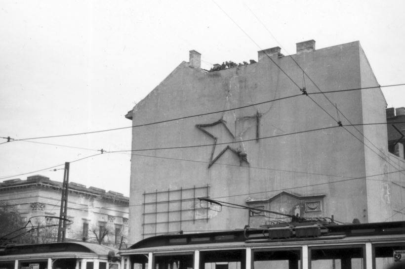 Tabudöntő könyv jelent meg az 56-os Pesti lányokról