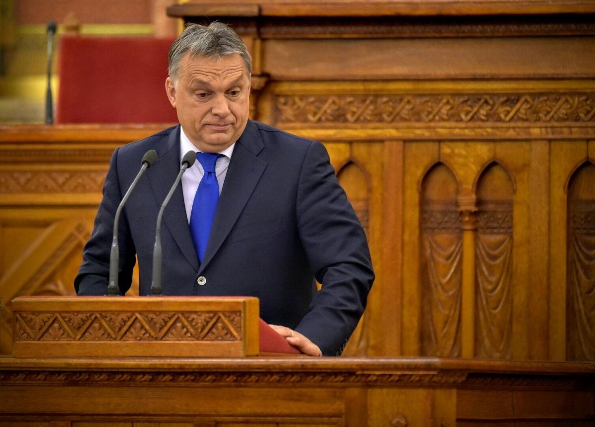 Orbán a szabadnapján, 1500 kilométerről nyújtotta be az alkotmánymódosítást