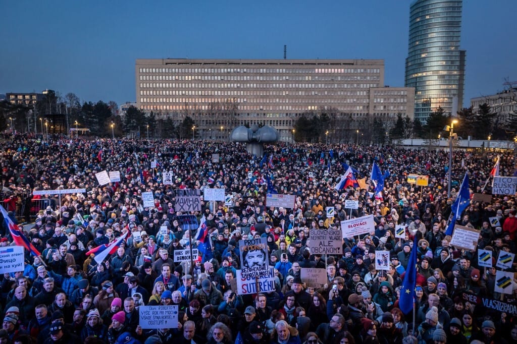 Tízezrek követelték Fico lemondását Szlovákia városaiban