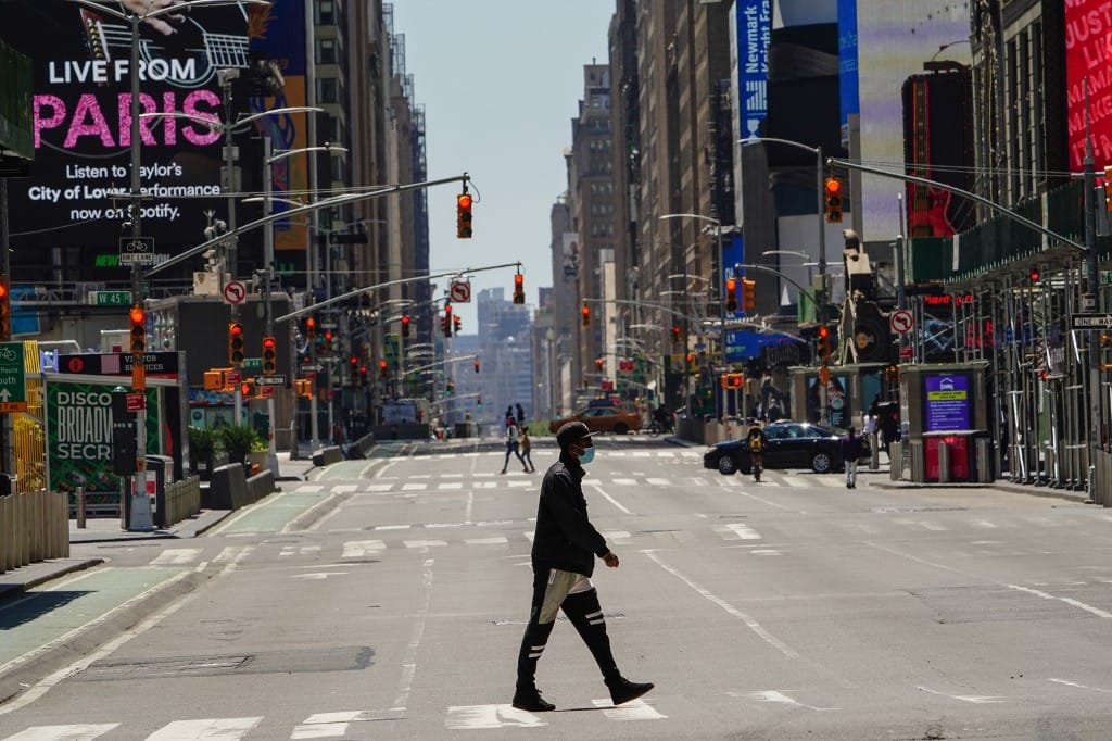 Álló ovációval ünnepelték az első színházi előadást a Broadwayen