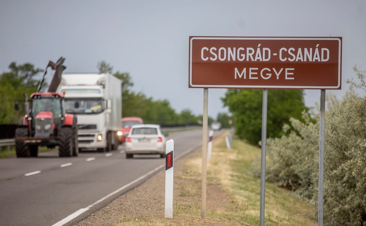 Már ki is kerültek az új névtáblák Csongrád-Csanád megyében - fotó