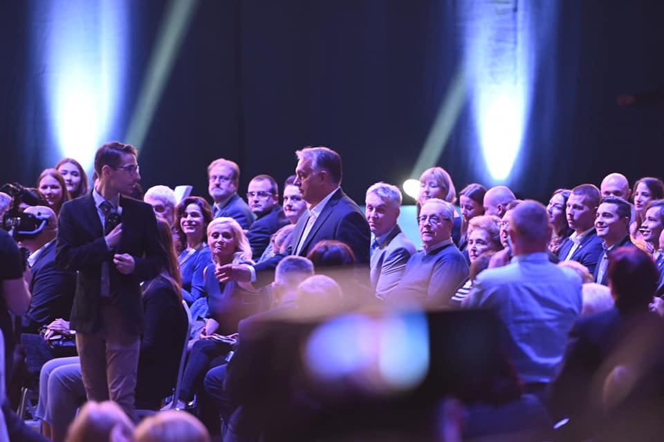 Orbán Viktor az ellenzékről: Nem a csatabárdot, egymást ásnák el