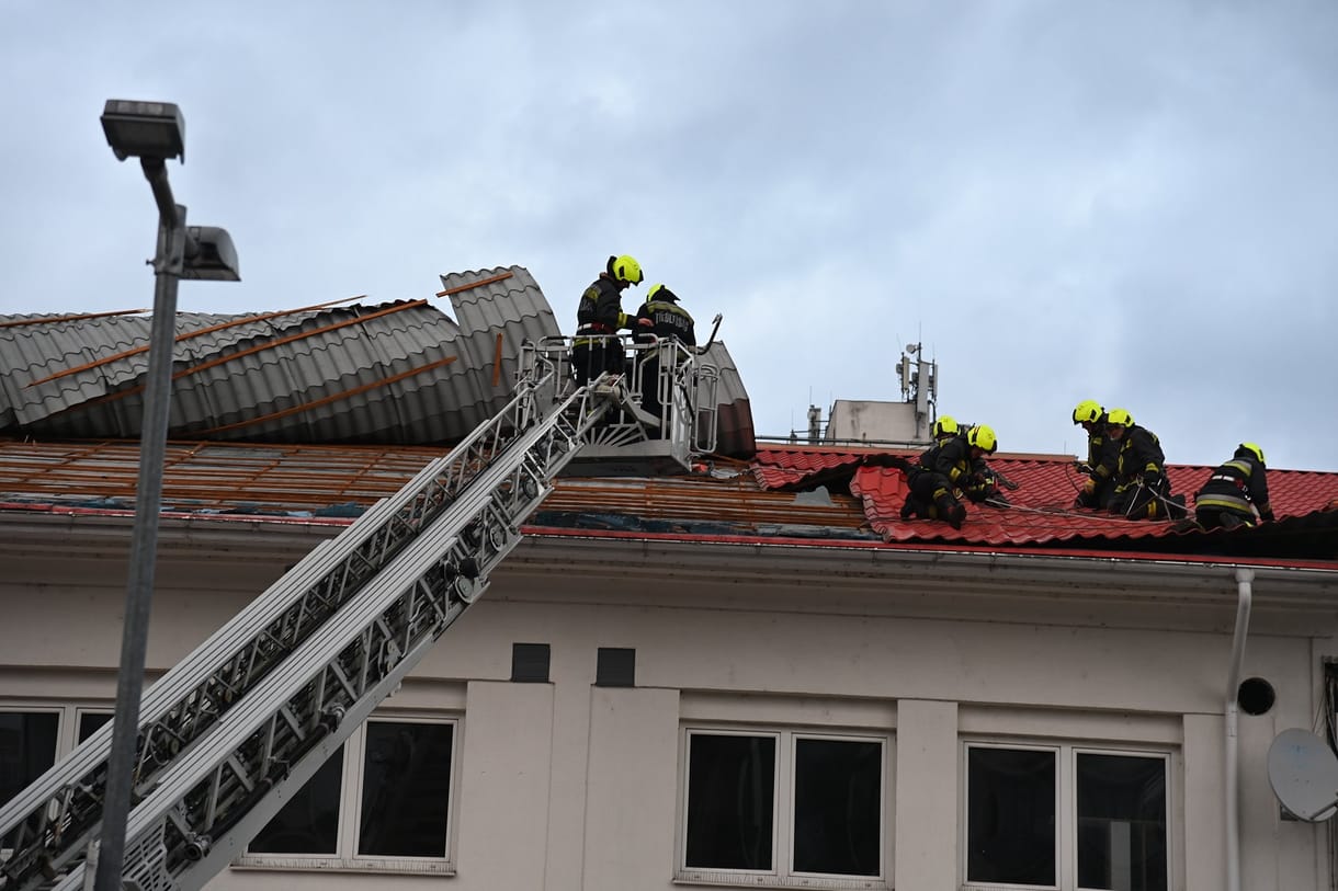 241 helyszínre riasztották a tűzoltókat a hétfői viharos szél miatt