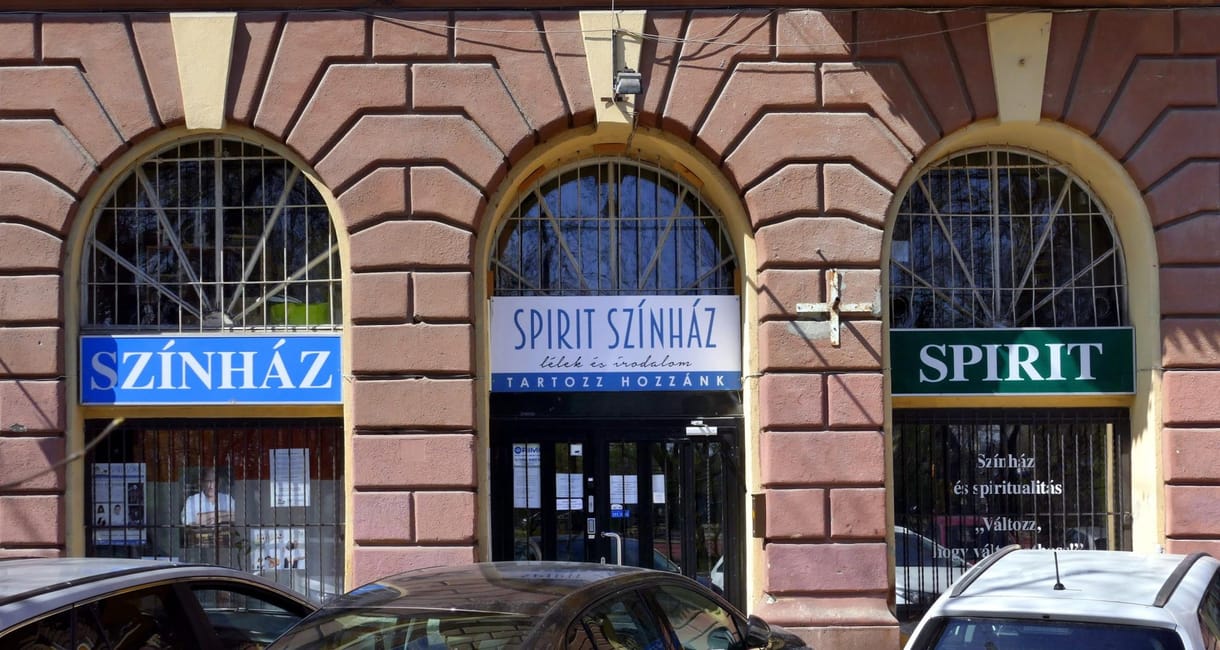 „Megdöbbenéssel olvastam” – a visszaélések miatt visszavonja a Spirit Színháztól a regénye játszási jogát az egyik szerző