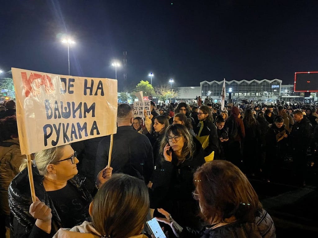 Kedden is több tízezren követelték a szerb elnök lemondását az újvidéki tragédia miatt