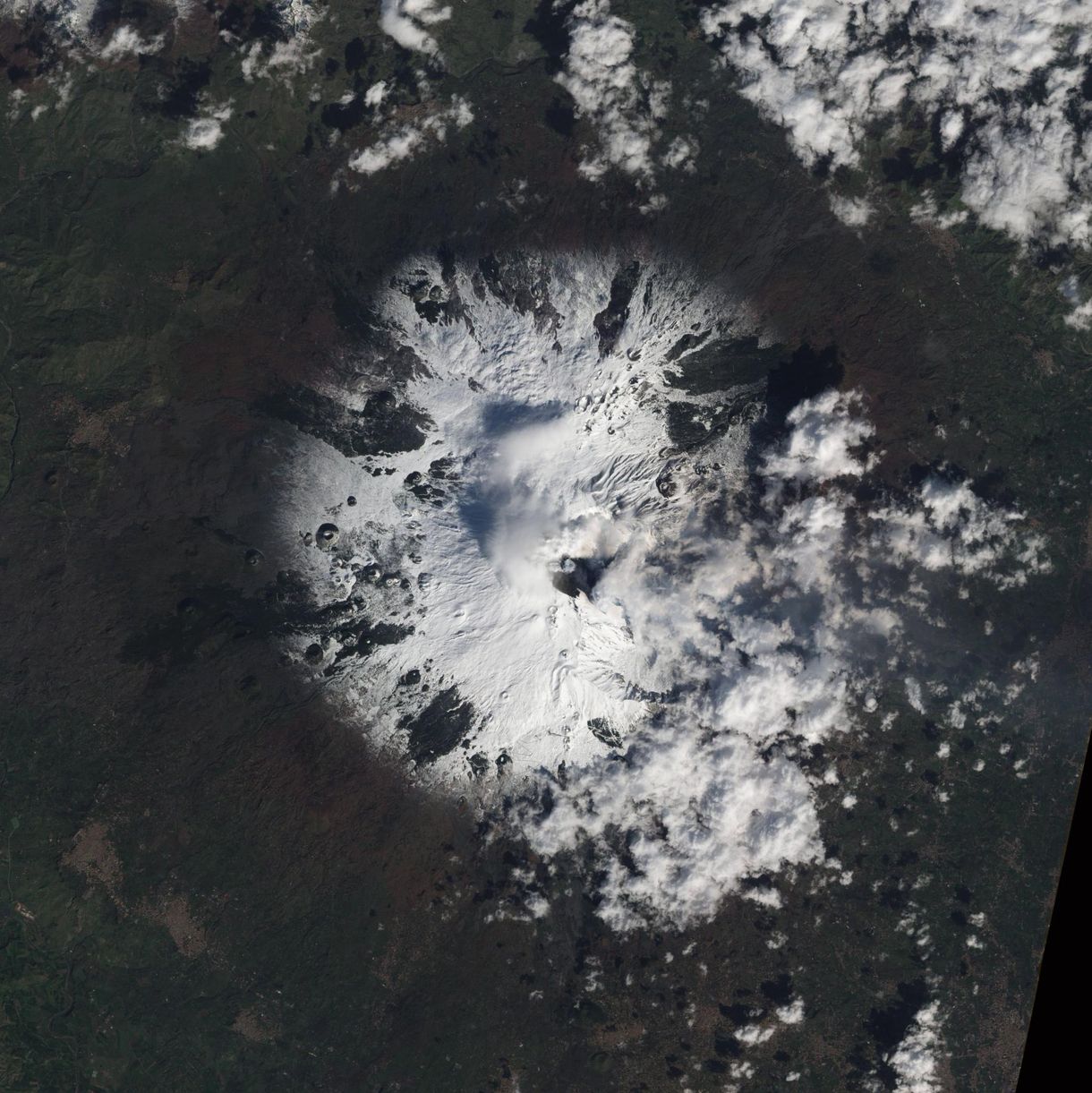 Lezárták a cataniai repteret az Etna kitörése miatt