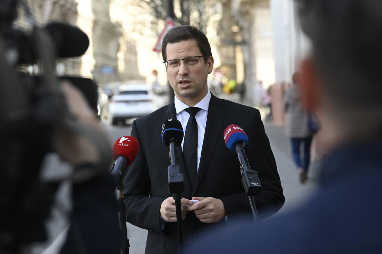 Gulyás Gergely Matolcsy Györgyöt károgó baloldali szakértőkkel emlegette együtt