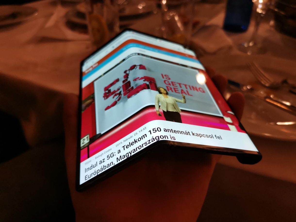Már úton van a hajlítható üveg, amitől tényleg hajlítható lesz a telefon