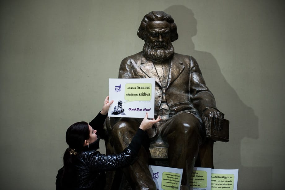 Eltűnik a Corvinus aulájából a Marx-szobor