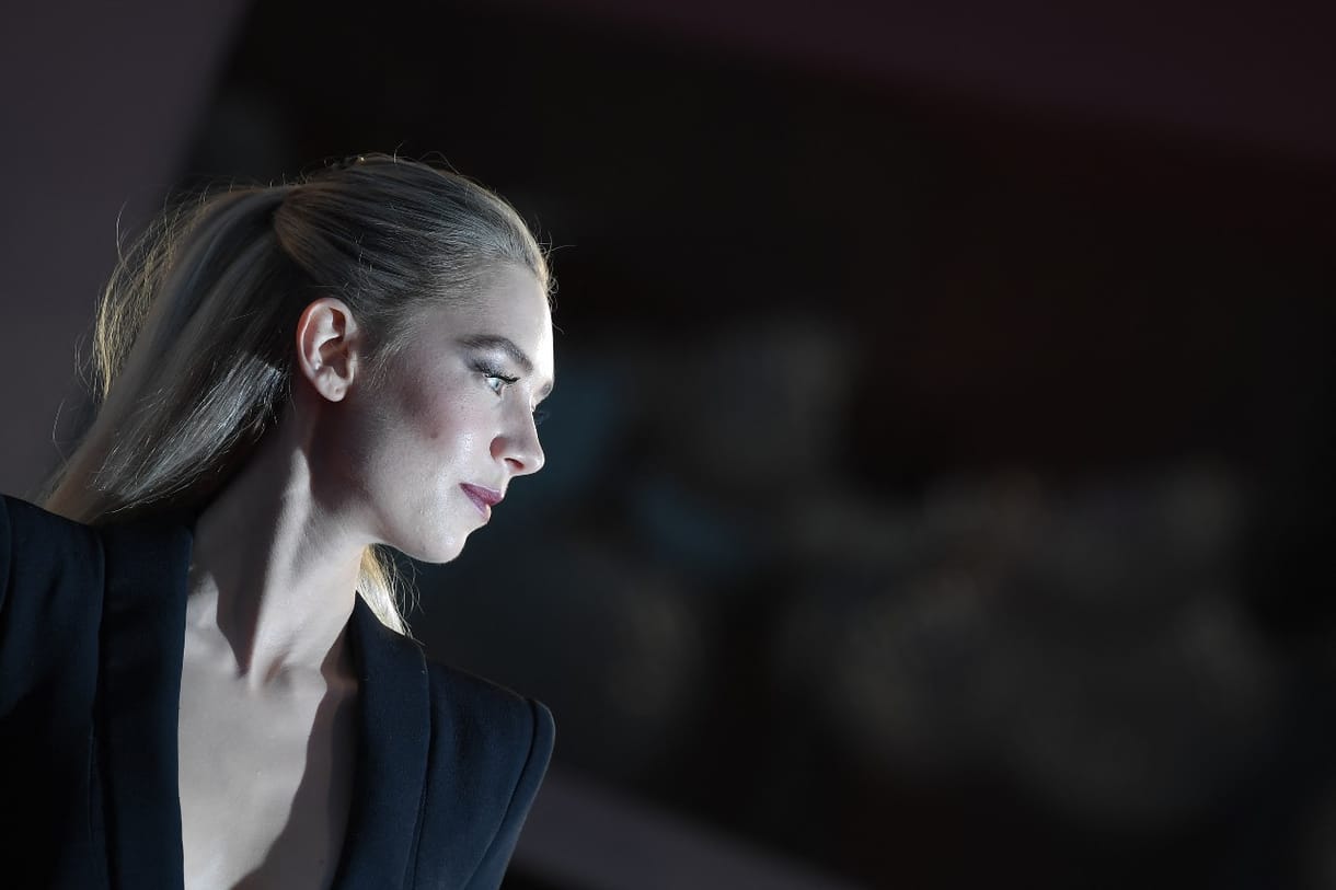 Bár vörös szőnyeg nem volt, Vanessa Kirby így is ragyogott a BAFTA-n