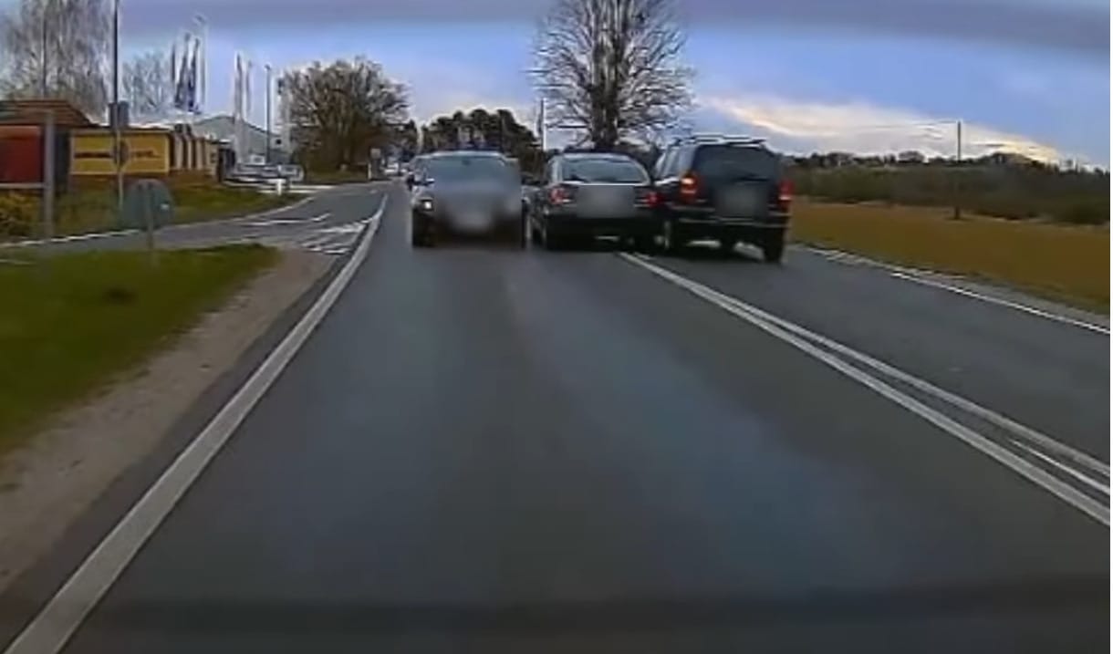 Vajon mit gondolhatott ez az autós, amikor így kezdett előzni Nagykanizsa környékén? - videó