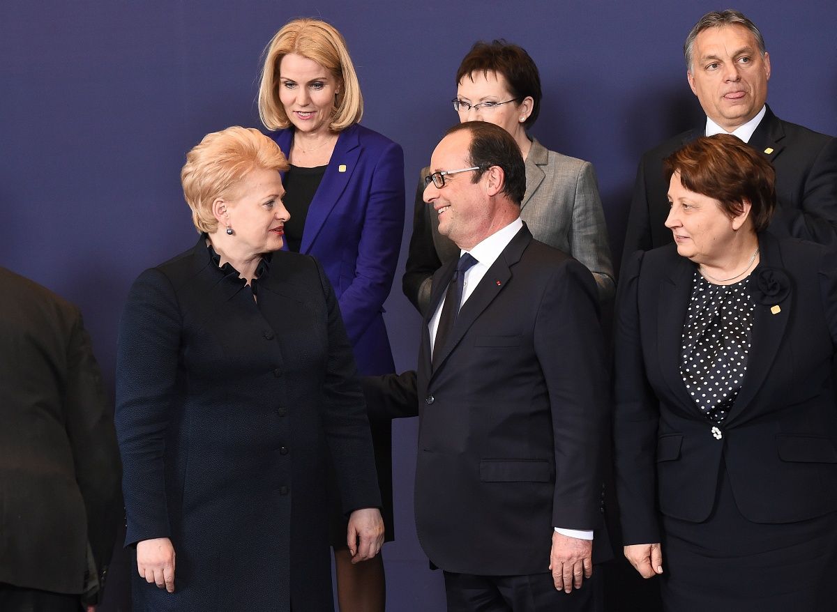 Háromórás csúszással kezdődött meg az EU-csúcs