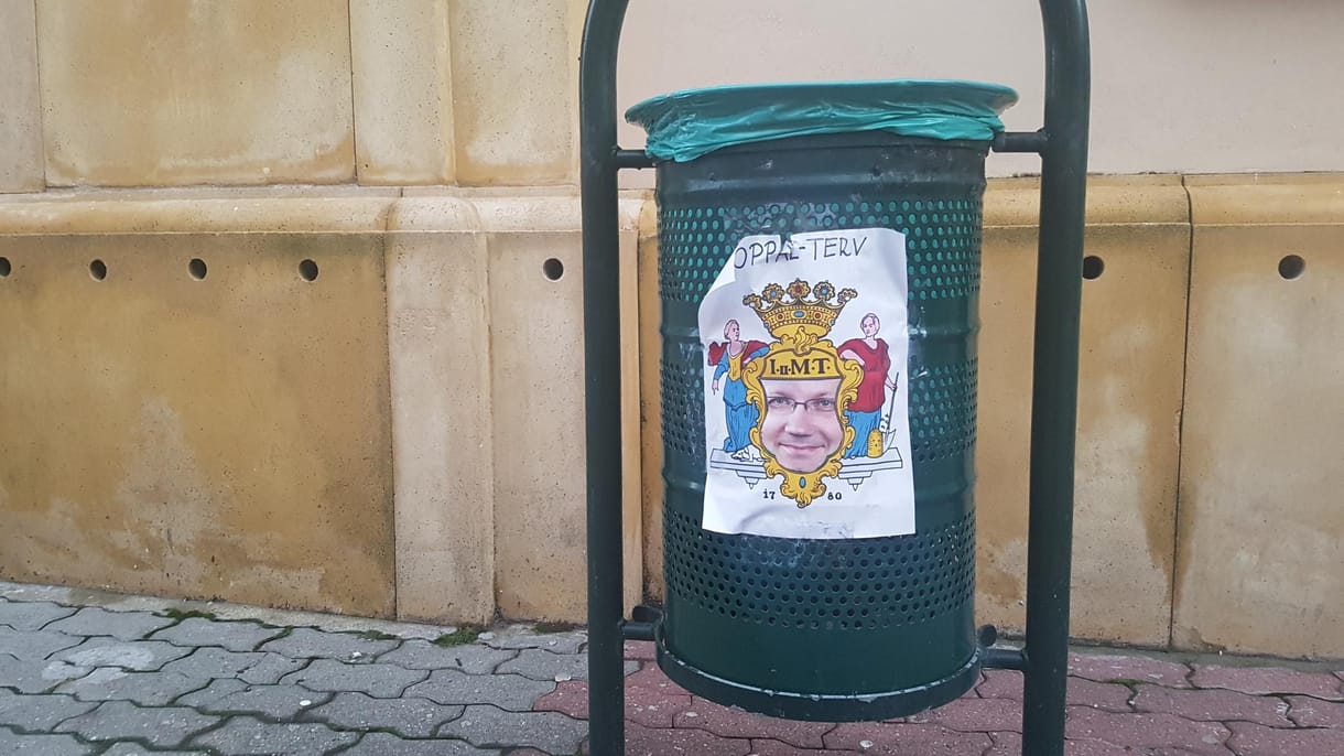 Tombol a Soros-pszichózis Pécsen