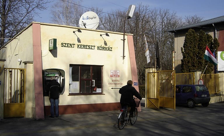 Átszervezik a gyermekgyógyászati ellátást Kalocsán, civilek tüntetni fognak a megtartásáért