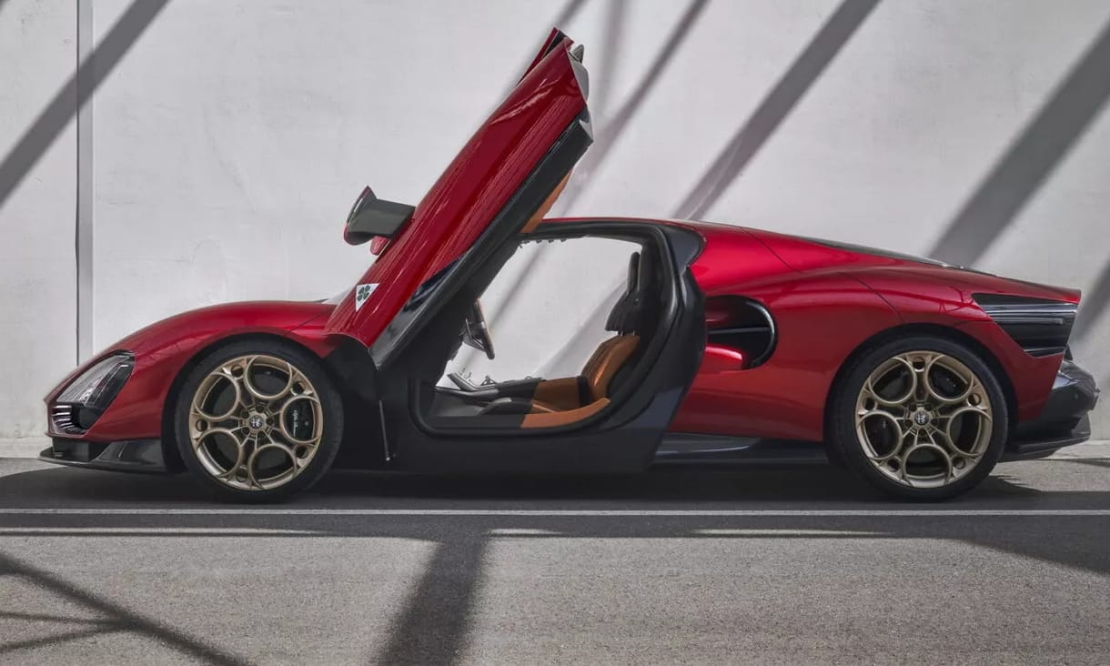 Igazi ékszerdoboz szupersportkocsival rukkolt elő az Alfa Romeo