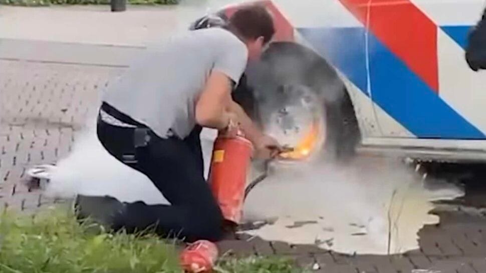 A rendőrautó oltásával végződött egy Audi üldözése Hollandiában – videó