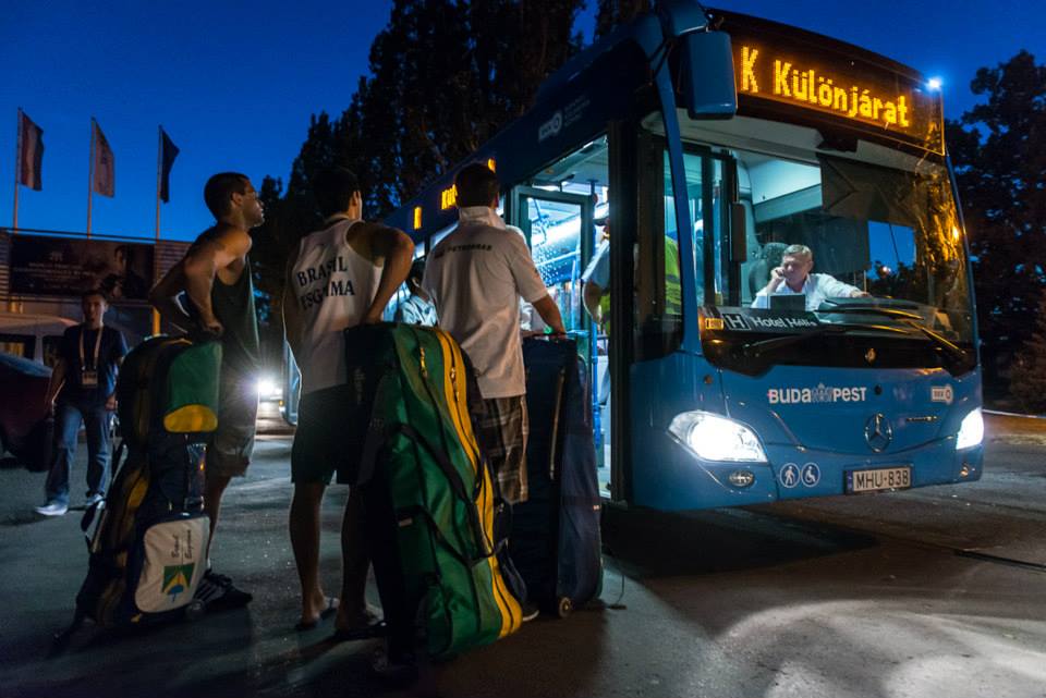 BKK-buszokkal utaznak a vívóvébé résztvevői - fotók