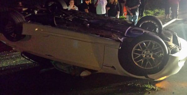 Ilyen, amikor tetőre borulva áll meg egy M3-as BMW – fotó