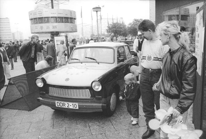 A német egyesítés sem állította meg a nyugatra vándorlást – 1990. október 24.
