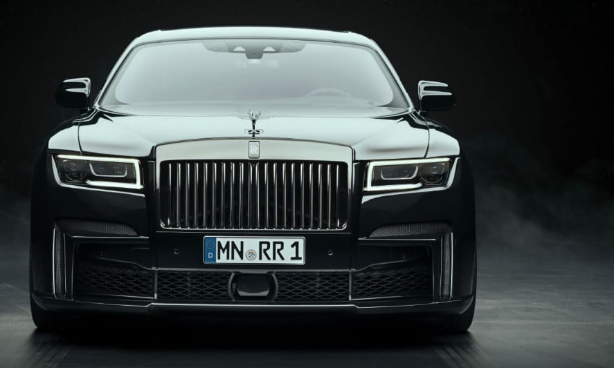 Vészjóslóan sötét hangulatú 700+ lóerős Rolls-Royce tűnt fel a színen