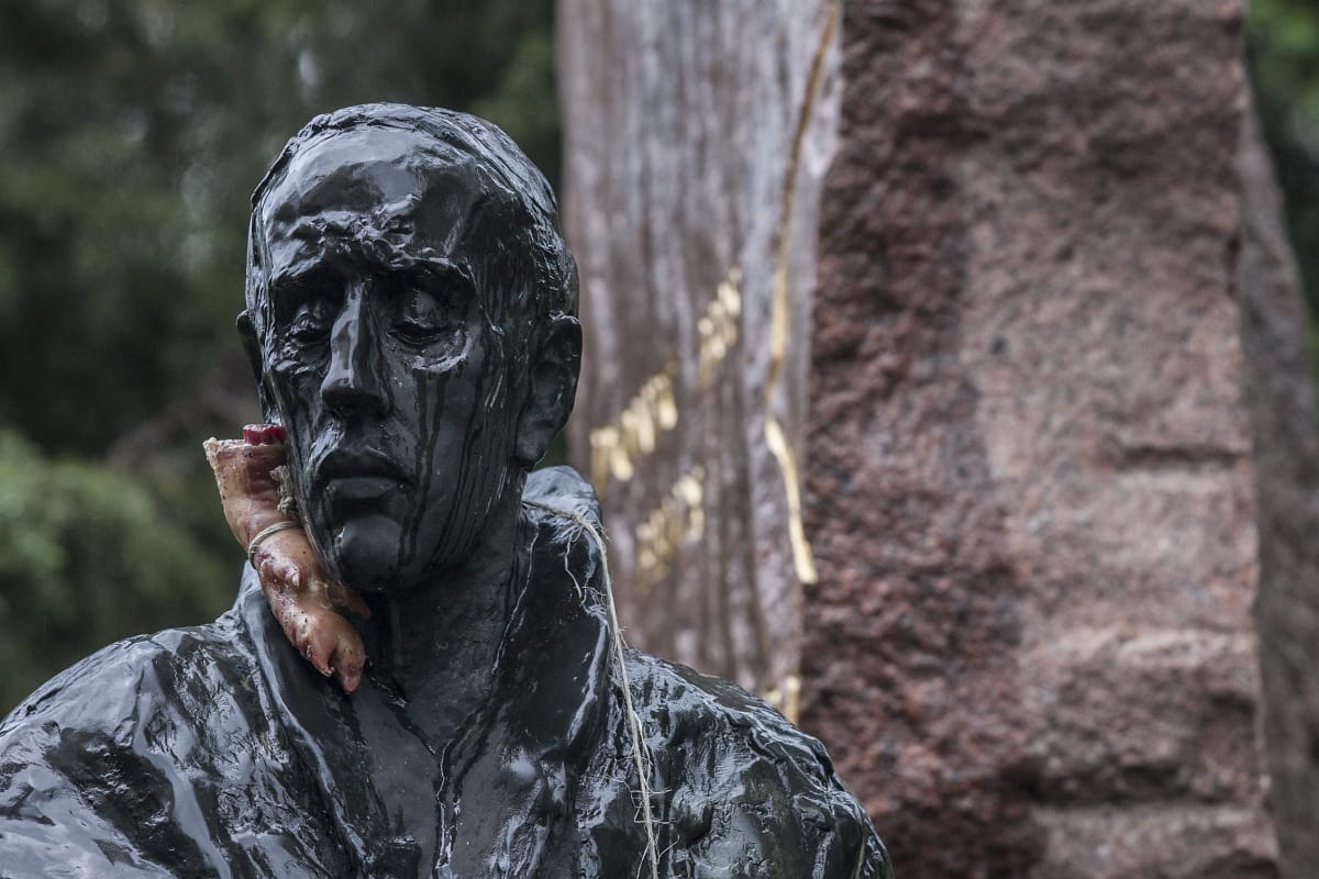 Disznólábak Wallenberg szobrán: a rendőrség nem nyomoz