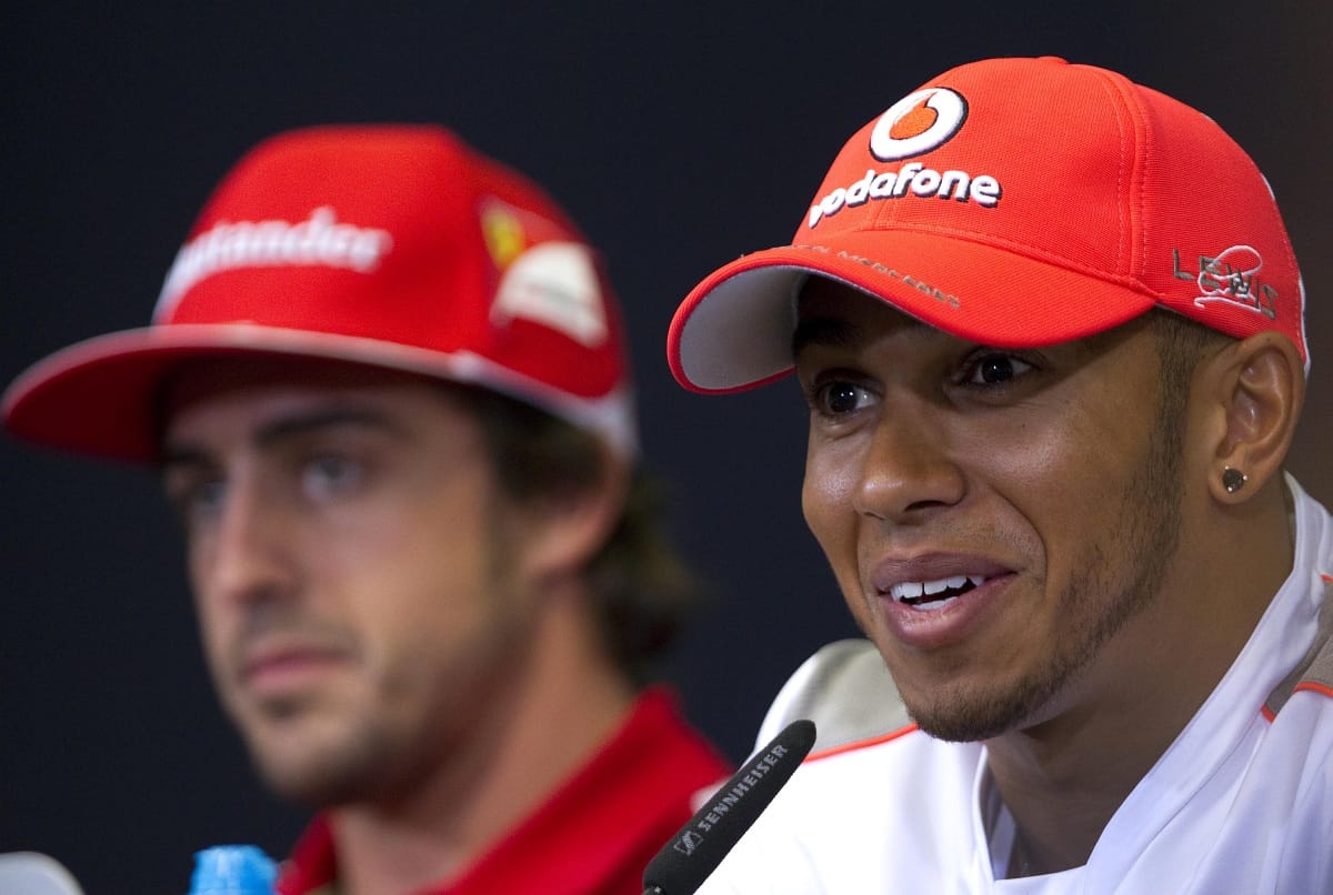 Hamilton nyerni akar, otthagyhatja a McLarent