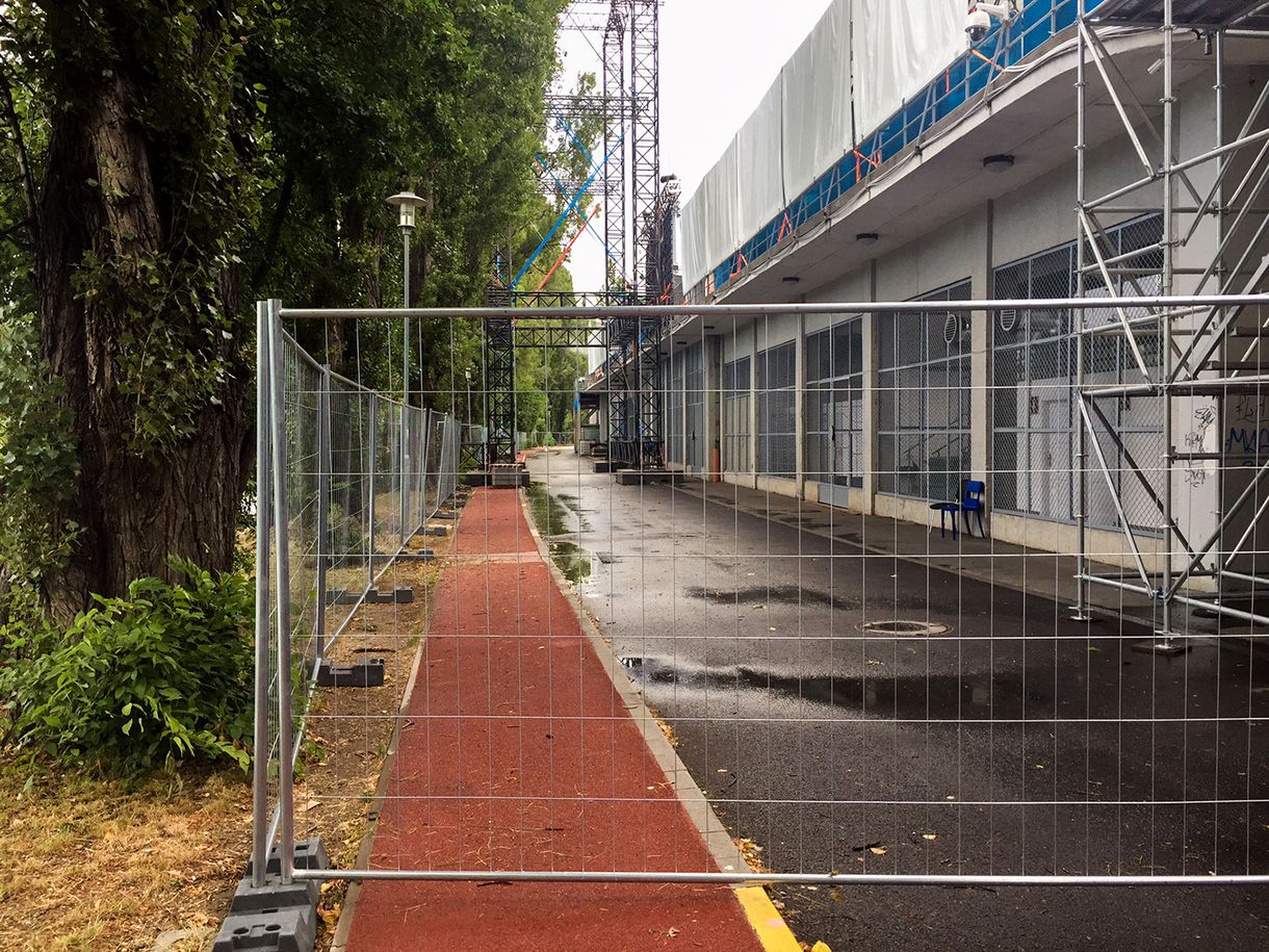 Fotó: Már a Margitszigeten is kordonoznak a vizes vébé miatt