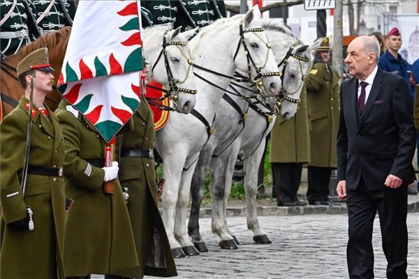 Beiktatták Sulyok Tamást államfőnek
