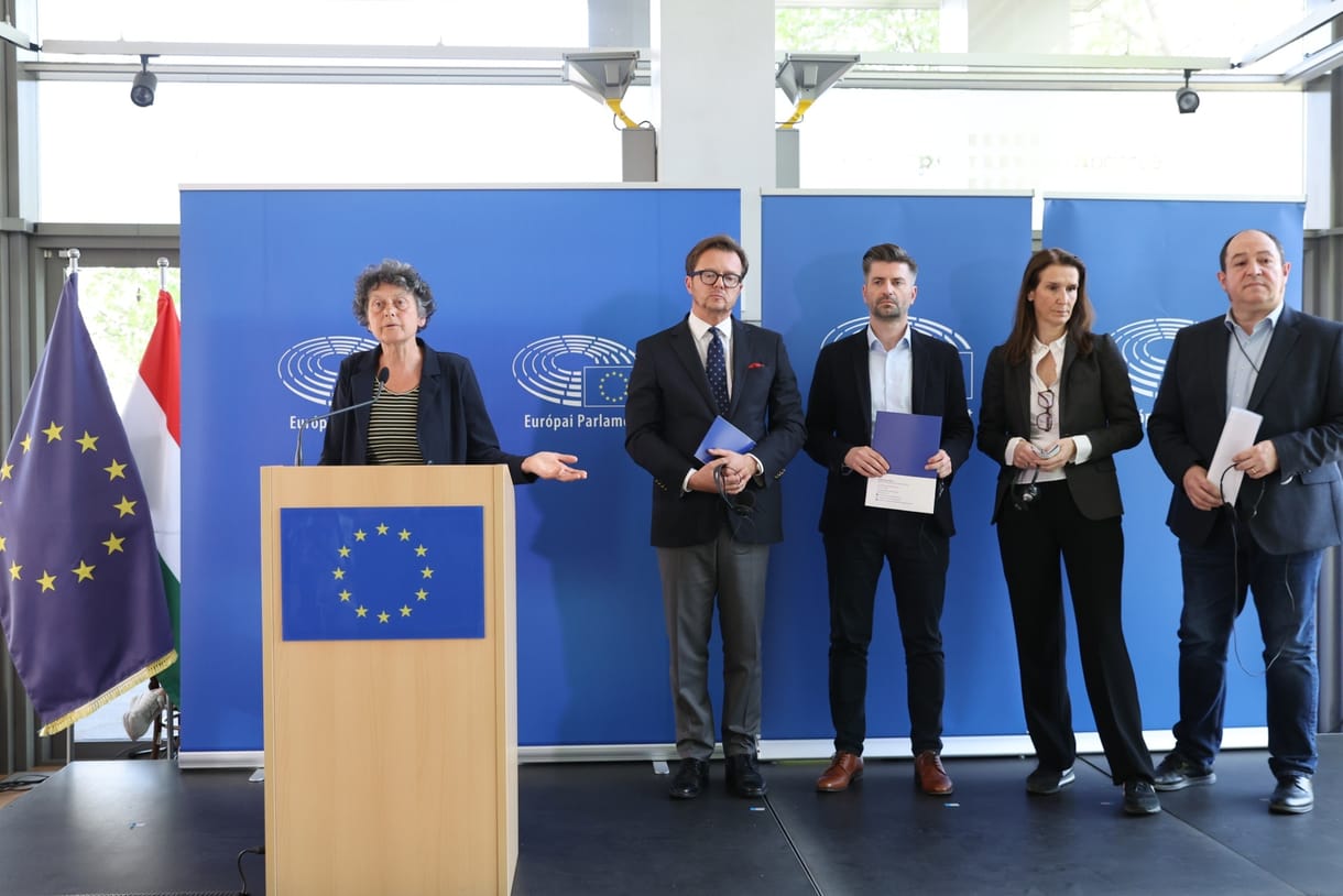 Lehallgatás elleni eszközöket ajánlottak az EP szakemberei a Magyarországra utazó képviselőknek