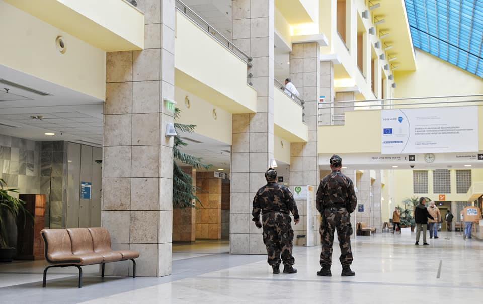 Kóros elmeállapotú, emiatt nem büntethető a férfi, aki halálra szúrt egy beteget a kórházban