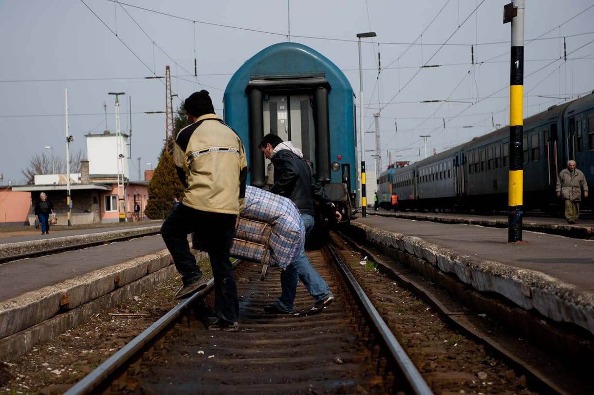 A MÁV nevében árulta a vasúti síneket