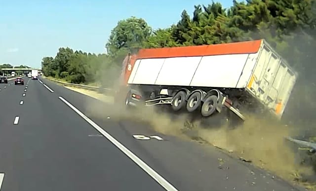 Ennyire veszélyes a durrdefekt – videó