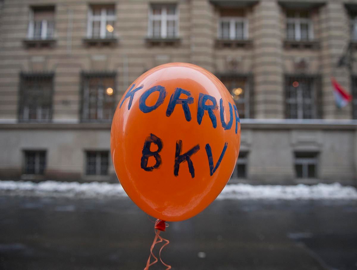 Kiakadtak a dolgozók a BKV-vezetők prémiumán 