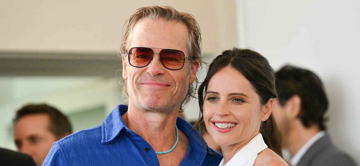 „Óriási segítség volt, hogy A brutalistát Budapesten forgattuk” – interjú az Oscarra jelölt Felicity Jonesszal és Guy Pearce-szel