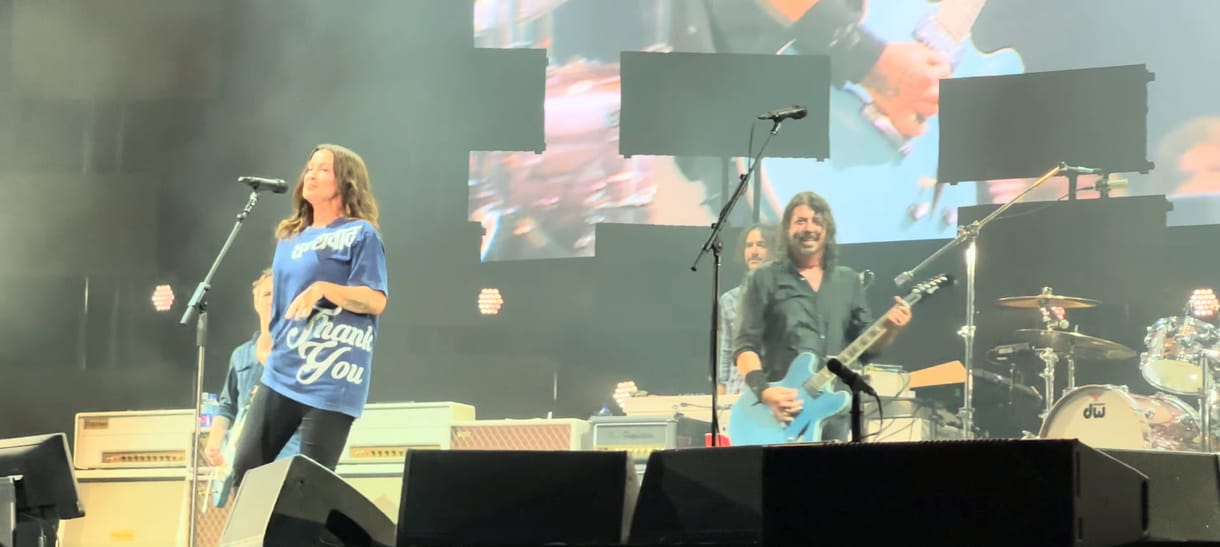 Meglepetésvendéggel tisztelgett a Foo Fighters Sinéad O’Connor emléke előtt – videó