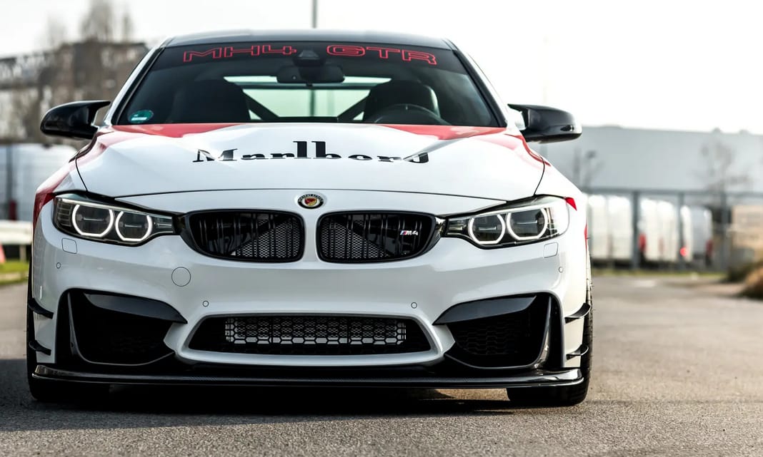 Közúti versenyautó ez a 708 lóerős BMW M4 DTM