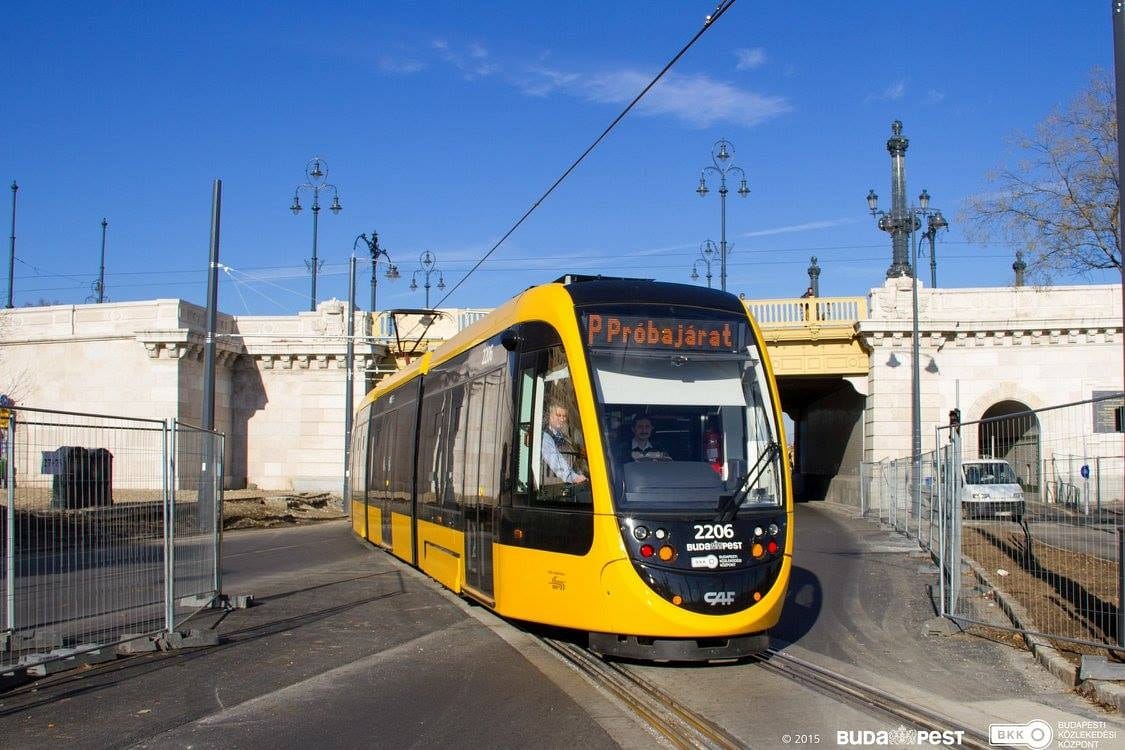Bosszankodhatnak a villamossal utazók, több helyen nem áll meg a 41-es és a 19-es