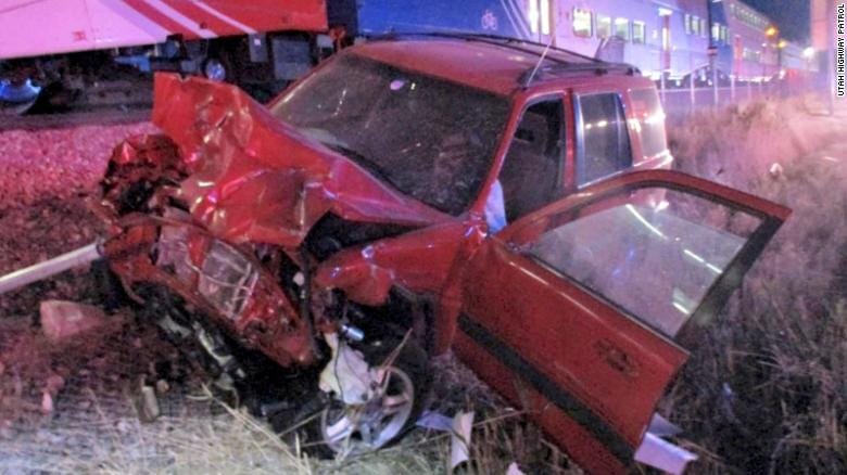 Pillanatokkal az ütközés előtt szedte ki a sofőrt a volán mögül egy rendőr - videó