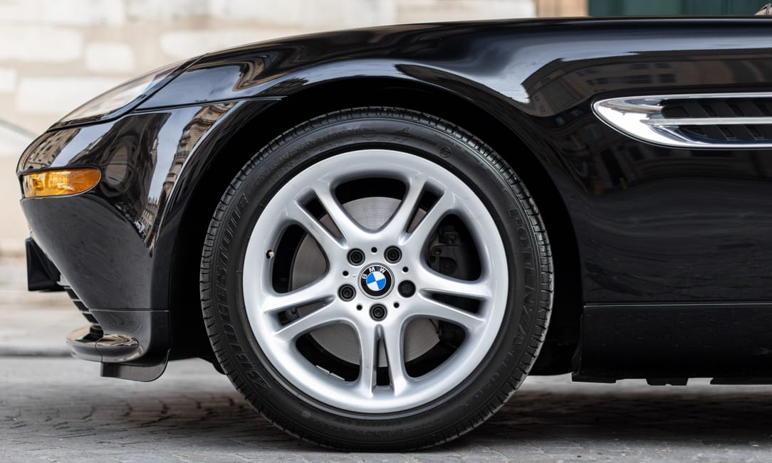 Van oka, hogy miért kérnek 120 millió forintot ezért a 16 éves BMW-ért